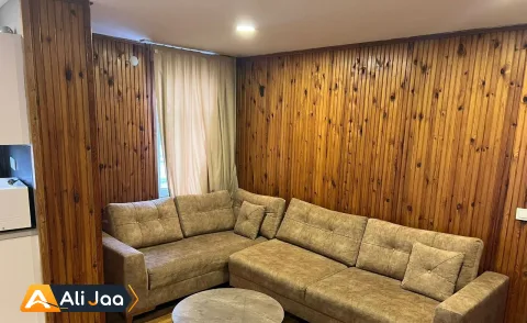 سوئیت رویال با طراحی چوبی و ویوی شهر، نزدیکِ میدان تکسیم — عکس ۲