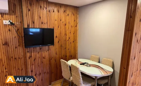 سوئیت رویال با طراحی چوبی و ویوی شهر، نزدیکِ میدان تکسیم — عکس ۴