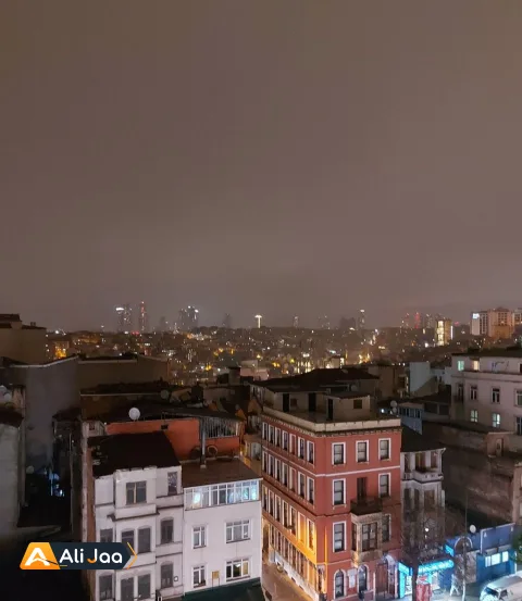 سوئیت رویال با طراحی چوبی و ویوی شهر، نزدیکِ میدان تکسیم — عکس ۲۰
