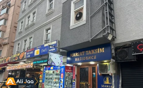 سوئیت رویال با طراحی چوبی و ویوی شهر، نزدیکِ میدان تکسیم — عکس ۳۰