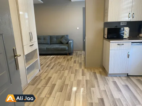سوئیت یک‌خوابهٔ کوئین در بی‌اوغلو، ۶۵۰ متر تا تکسیم — عکس ۱۷
