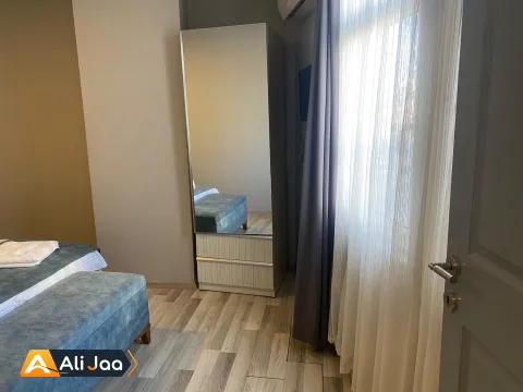 سوئیت یک‌خوابهٔ کوئین در بی‌اوغلو، ۶۵۰ متر تا تکسیم — عکس ۱۸