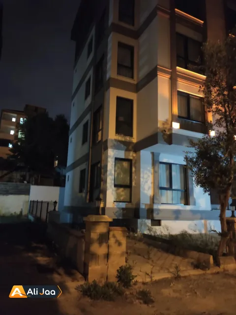 آپارتمانِ دوخوابهٔ نوساز با حیاط و پارکینگ در مال‌تپه، نزدیکِ دریا — عکس ۱۶